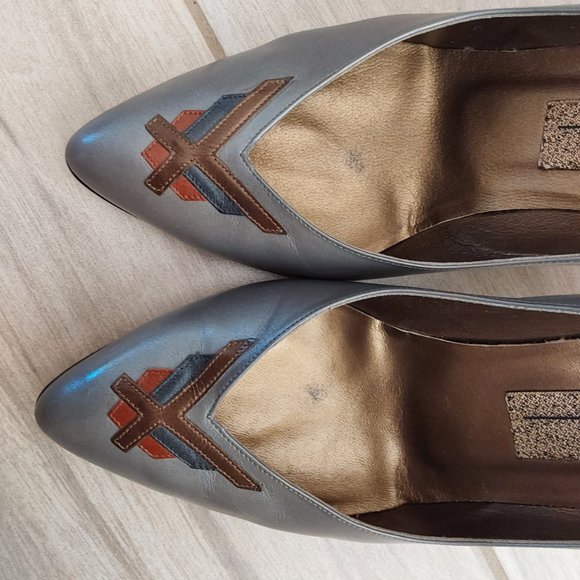 Amalfi Gray Metallic Leather Pointed Toe Slip On Mid Heel Pump.  Size 6B - Picture 5 of 7